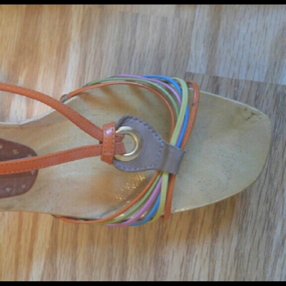 Cute wooden BCBG Sandals - Picture 2 of 3